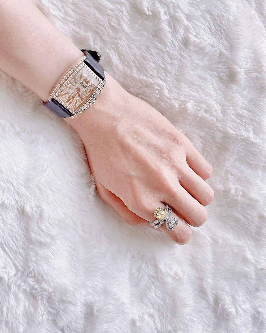 Bộ sưu tập đồng hồ gắn kim cương đắt đỏ bậc nhất thế giới của ca sĩ Lệ Quyên-12