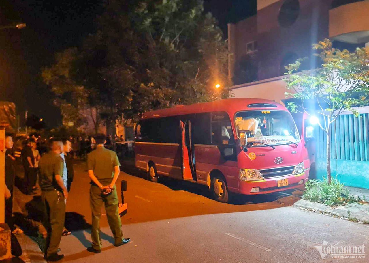 Bé trai bị bỏ quên trên ô tô ở Thái Bình: Bất ngờ về chiếc xe chở học sinh-1