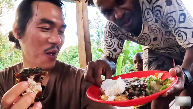 48 giờ sống cùng bộ lạc ăn thịt người, ẩn mình trong rừng rậm của gã lang thang người Việt-10