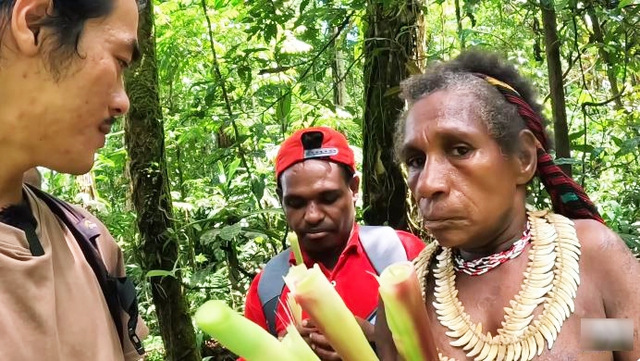 48 giờ sống cùng bộ lạc ăn thịt người, ẩn mình trong rừng rậm của gã lang thang người Việt-3