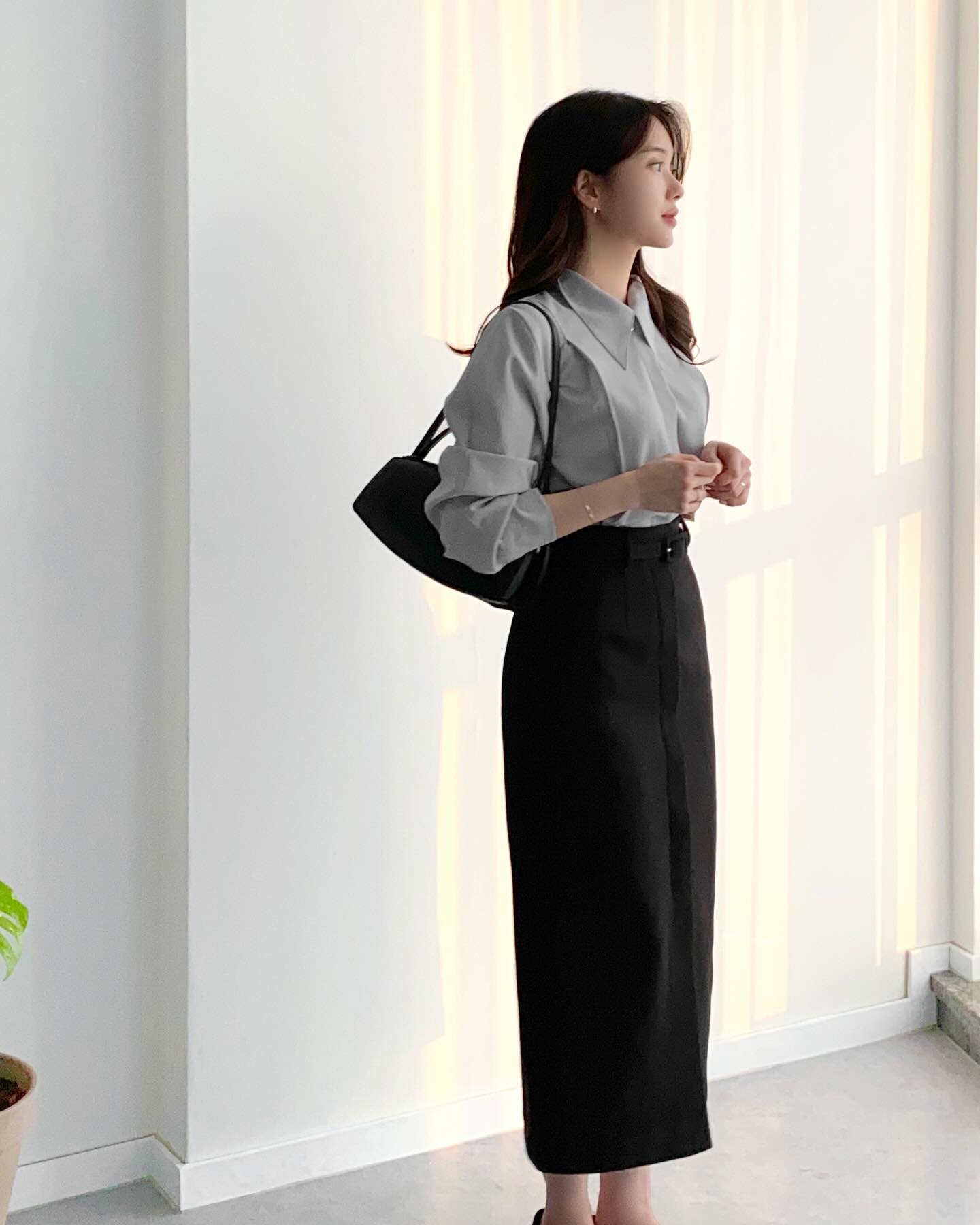 10 cách mặc chân váy đen dành cho người thích phong cách tối giản-2
