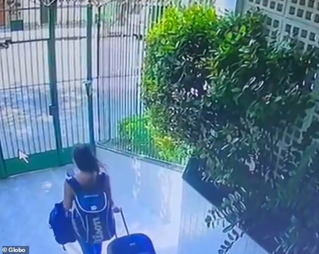 Được bạn gái hôn âu yếm trong thang máy, người đàn ông không ngờ bản thân chuẩn bị bước vào cửa tử-4