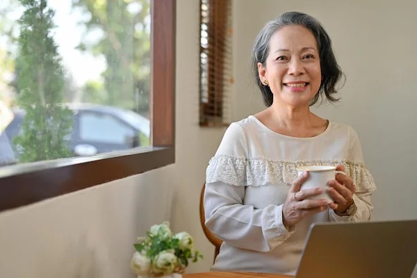 Tôi 61 tuổi, giúp con trai trả nợ 14 triệu đồng/tháng suốt 5 năm, tới khi ốm nằm viện, con trai dửng dưng báo bận đi công tác: Sự thật khiến tôi bật khóc-3