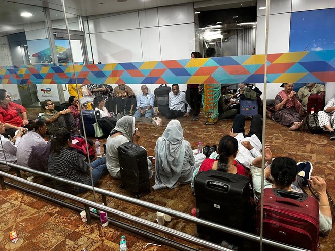 Hãng hàng không để mặc khách ngồi trong cabin máy bay không điều hòa dưới thời tiết 53 độ C, hiện trường đau lòng được hé lộ-3