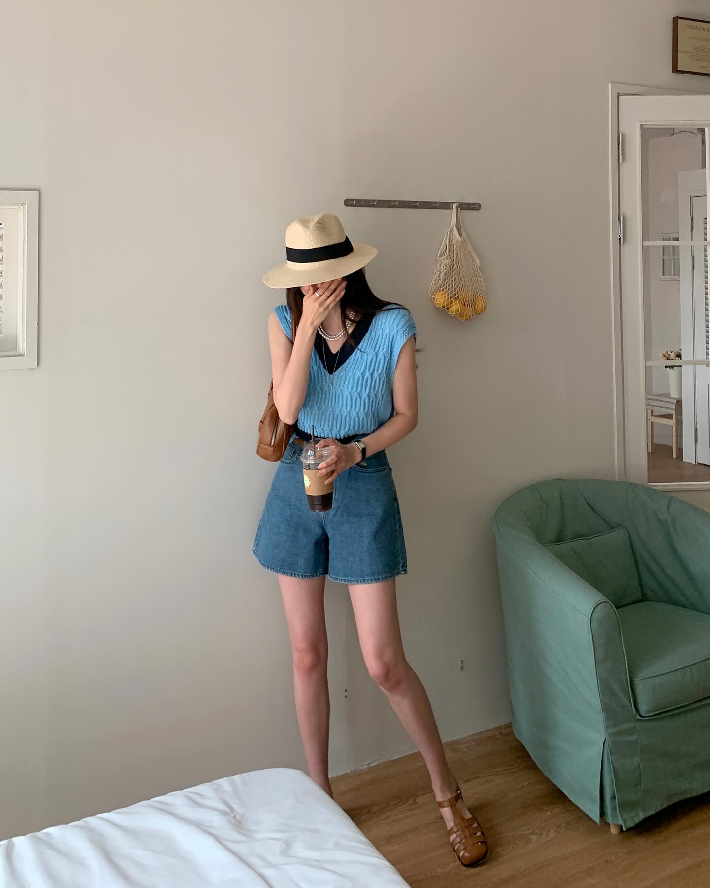 5 cách mặc trang phục màu xanh - xu hướng đang làm mưa làm gió-6