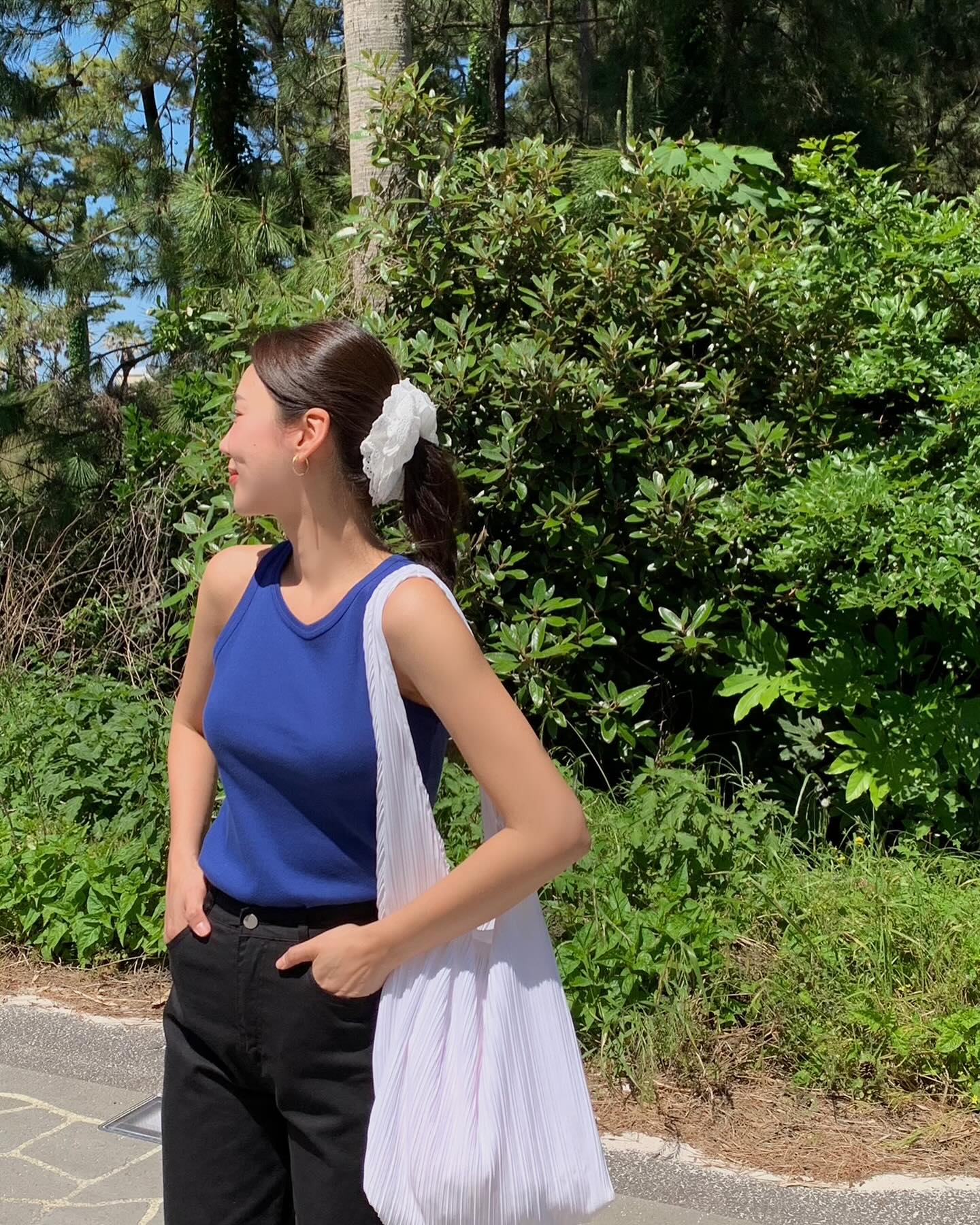 5 cách mặc trang phục màu xanh - xu hướng đang làm mưa làm gió-7