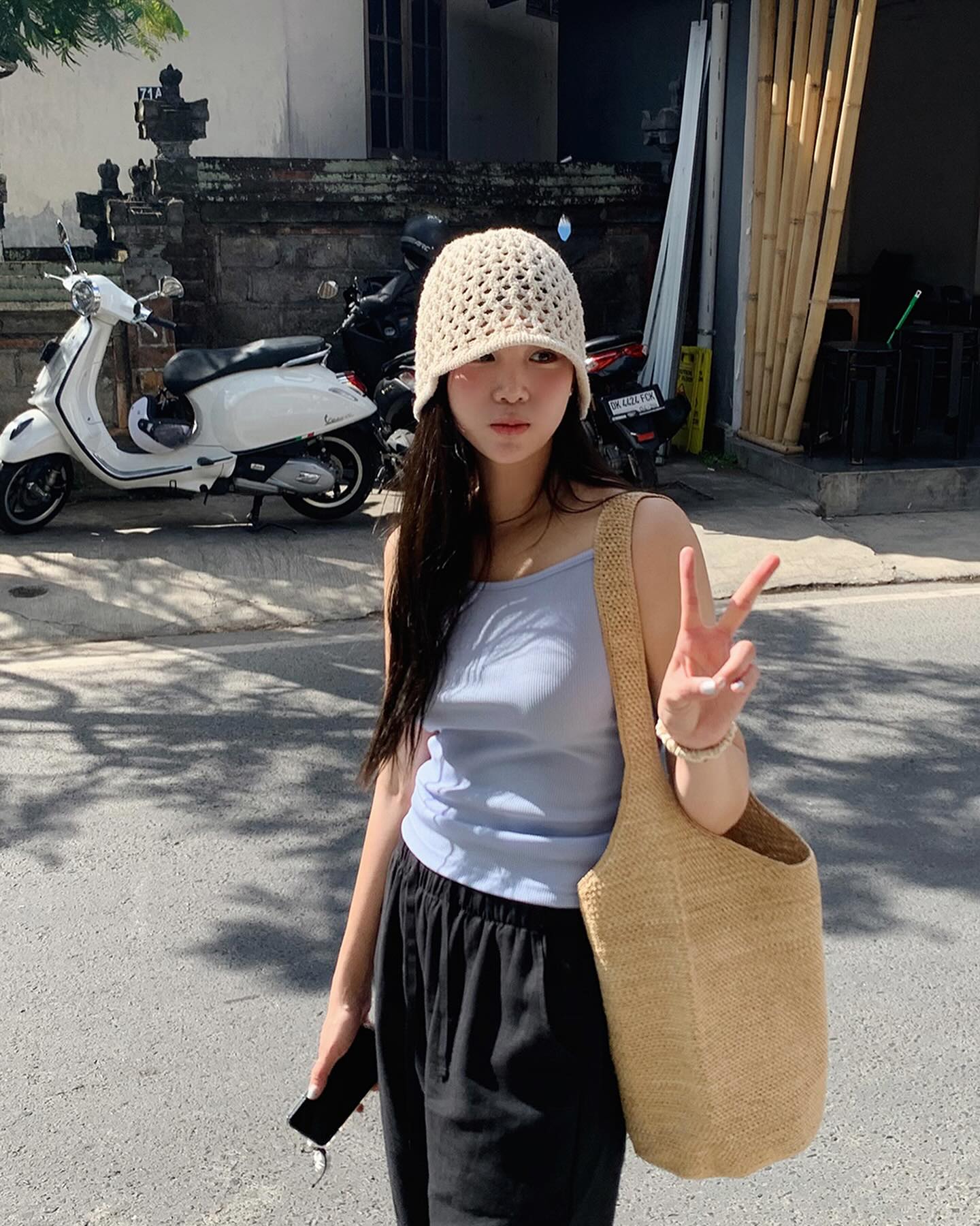 5 cách mặc trang phục màu xanh - xu hướng đang làm mưa làm gió-8