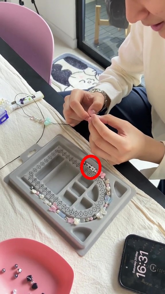 Cuối cùng thì Thiều Bảo Trâm và bạn trai kém 10 tuổi cũng chịu công khai hẹn hò-4