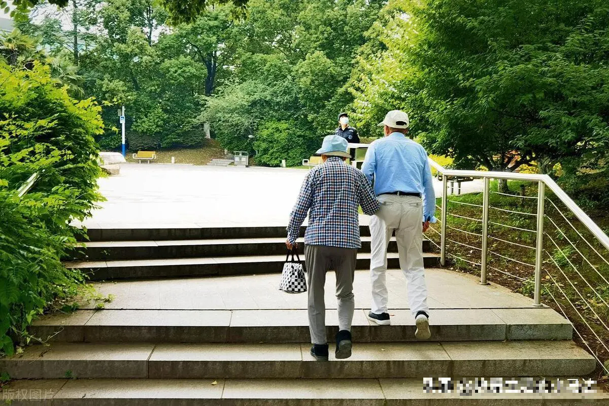 Bán nhà 3,5 tỷ đồng cho con trai đi du học, ở năm 74 tuổi, cụ bà than thở: Không phải con cái tài giỏi, tuổi già sẽ an nhàn-2