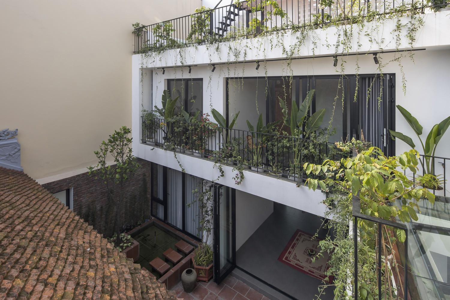 Bất ngờ với không gian xưa trong căn nhà phố hiện đại-11