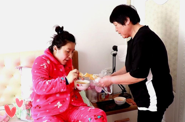 Chị chồng kiếm cả tỷ đồng, anh chồng sở hữu 2 công ty, vậy mà mẹ vẫn nhất quyết sống với vợ chồng tôi: Tôi hậm hực lắm, 5 năm sau mới biết dụng ý!-2