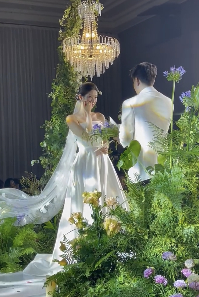 Nam ca sĩ tổ chức đám cưới ở Hà Nội vào tối nay: Visual cô dâu ấn tượng, dàn sao Vbiz góp mặt-3