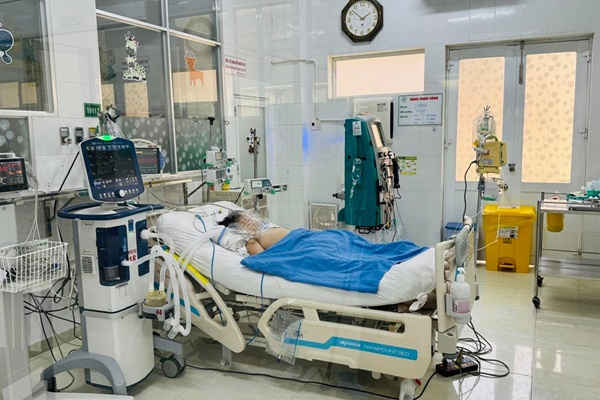 Vụ ngộ độc bánh mì gần 600 người nhập viện ở Đồng Nai: Bé trai 5 tuổi tử vong-1