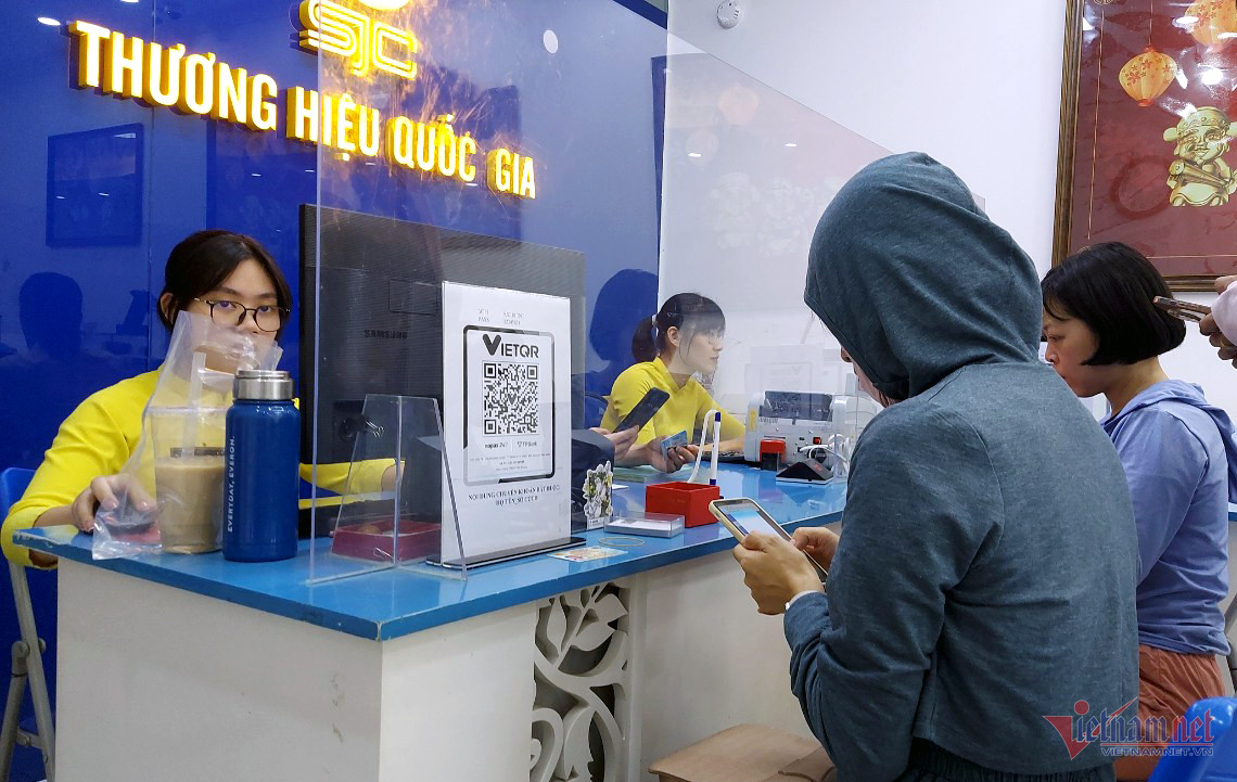 Ngân hàng đồng loạt bán vàng: Phố vàng vắng lặng, treo biển hết hàng-1