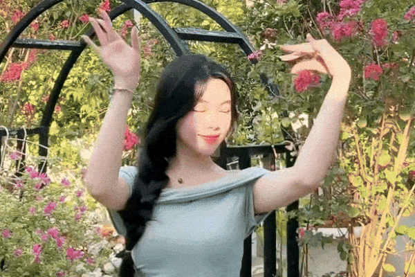 Con gái MC Quyền Linh không hổ danh nữ thần thanh xuân, diện đồng phục học sinh khiến nhiều người ngẩn ngơ-9