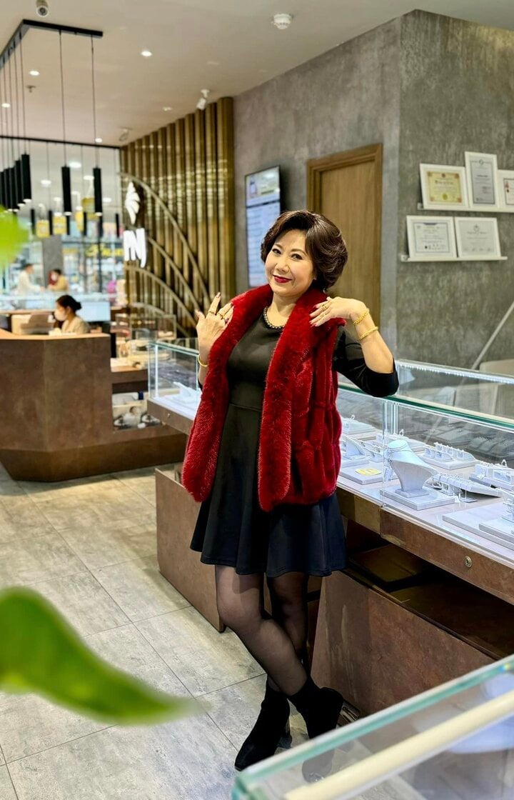 Hương Tươi Gặp nhau cuối tuần kể thời bịt mặt, trèo qua hàng rào trốn khán giả-6