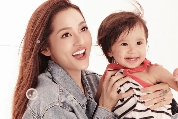 Sinh nhật 1 tuổi con gái Bảo Anh: Bé Misumi xinh như công chúa, gia đình Trường Giang và dàn sao tham dự-8