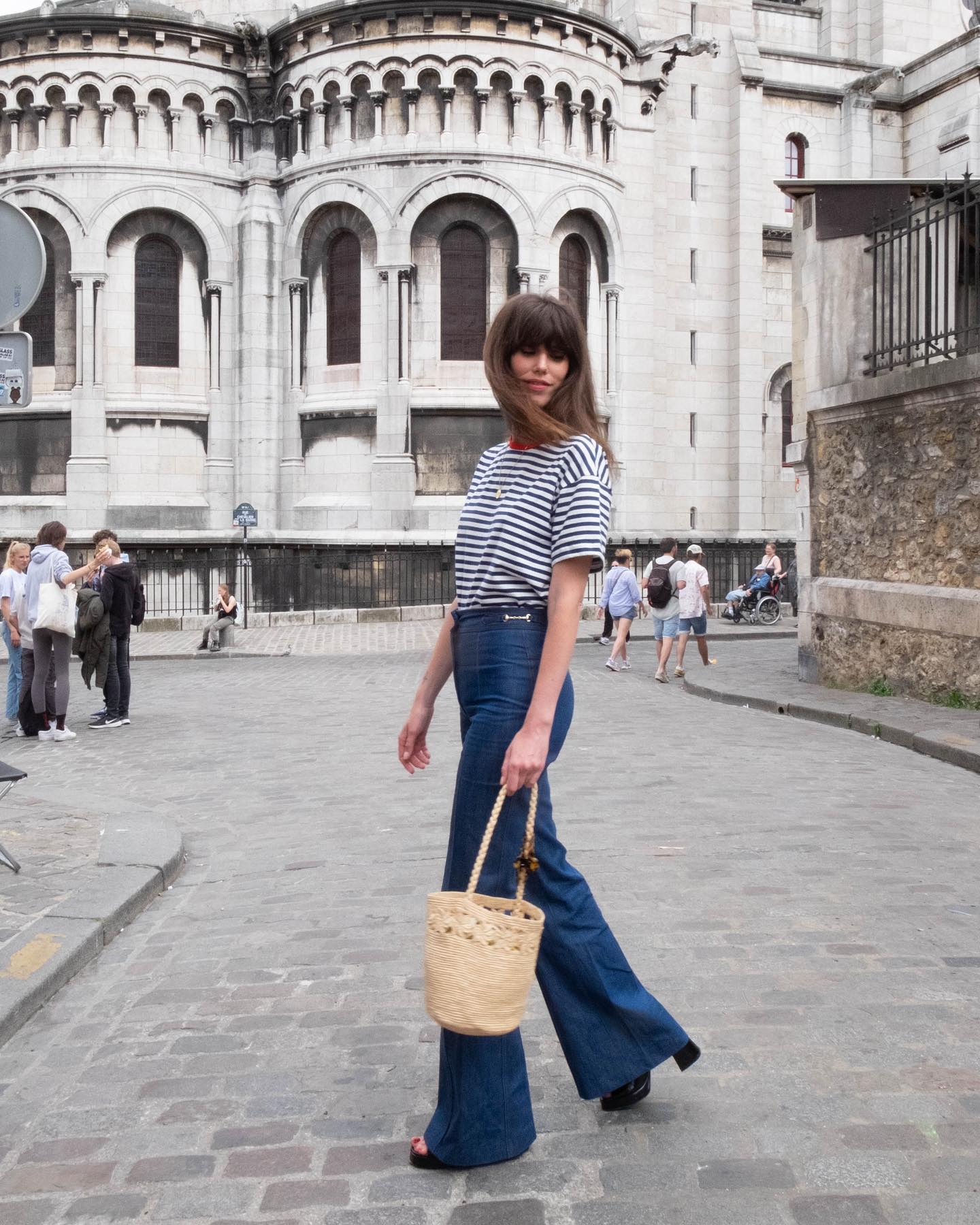 10 cách mặc áo thun sang xịn mịn của phụ nữ Pháp-10