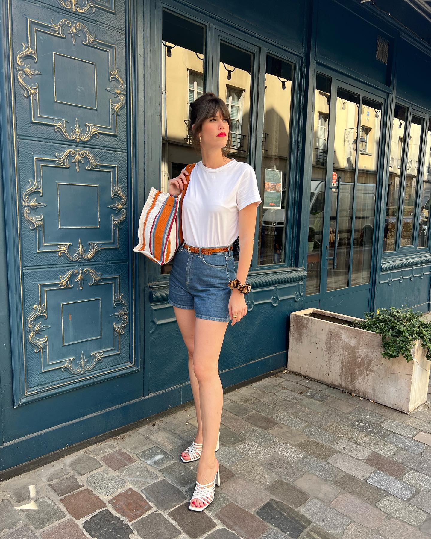 10 cách mặc áo thun sang xịn mịn của phụ nữ Pháp-8