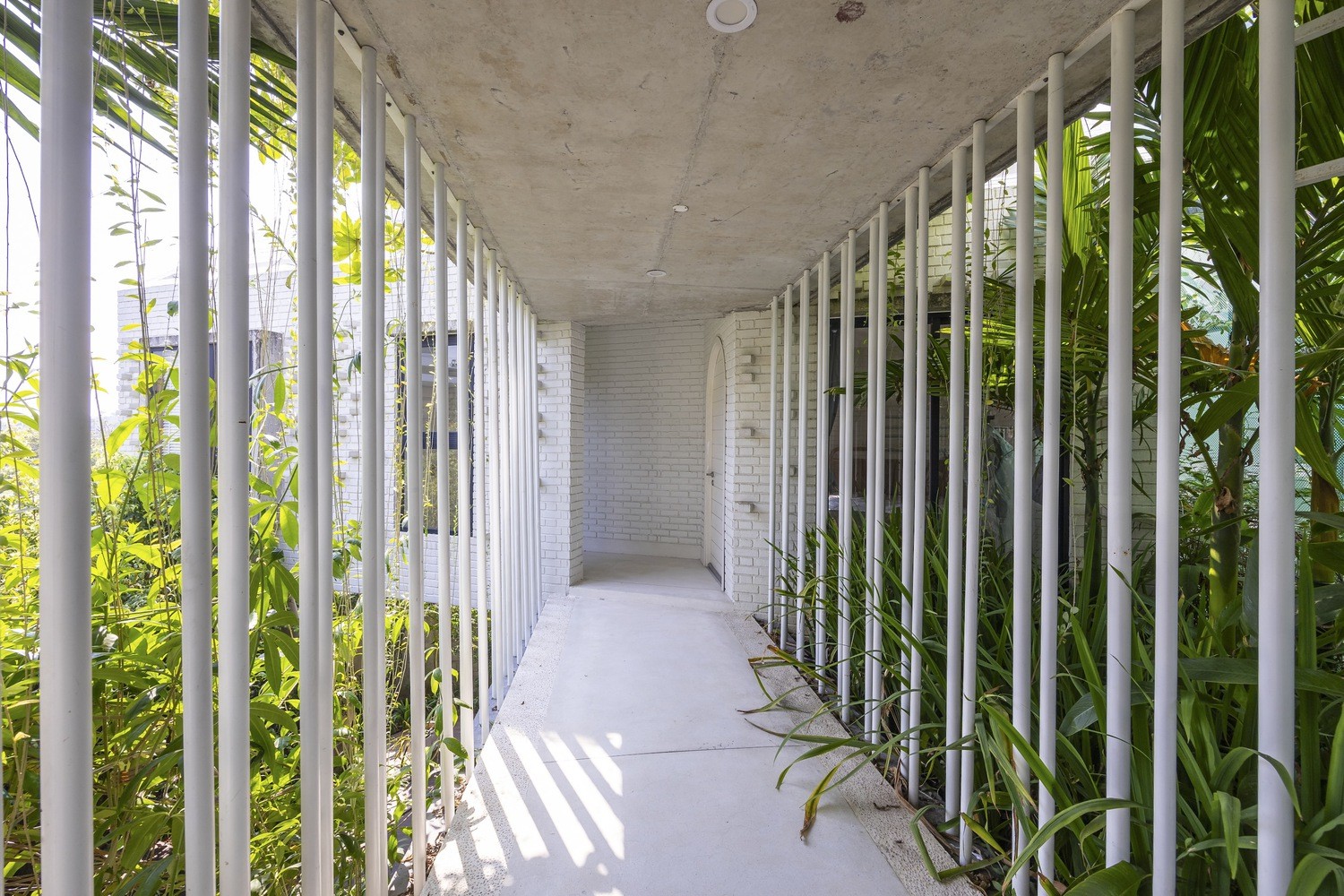 Mê mẩn công trình tái hiện bộ phim Ngôi nhà nhỏ trên thảo nguyên ở Việt Nam-11