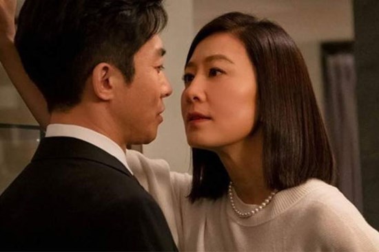 Chồng thay đổi một cách khó hiểu, tôi càng thấy bất an khi đọc được tin nhắn anh gửi cho cô giáo của con