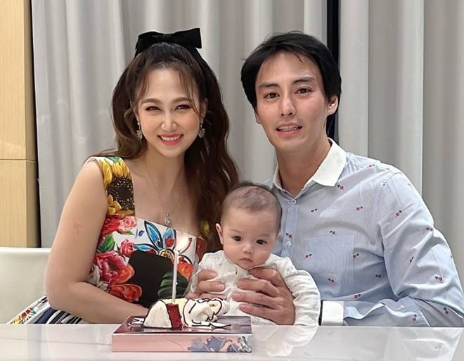 21,3 triệu người xem cảnh mỹ nữ ngượng ngùng cho con bú, ai cũng tấm tắc: Mẹ đẹp nõn nà, con đáng yêu!-7