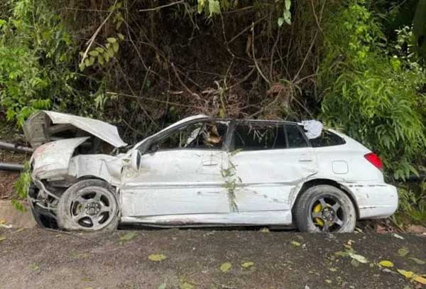 Tai nạn thảm khốc: Xe mất lái lao thẳng xuống mương khiến cả gia đình 4 người thương vong, hình ảnh hiện trường gây ám ảnh-1