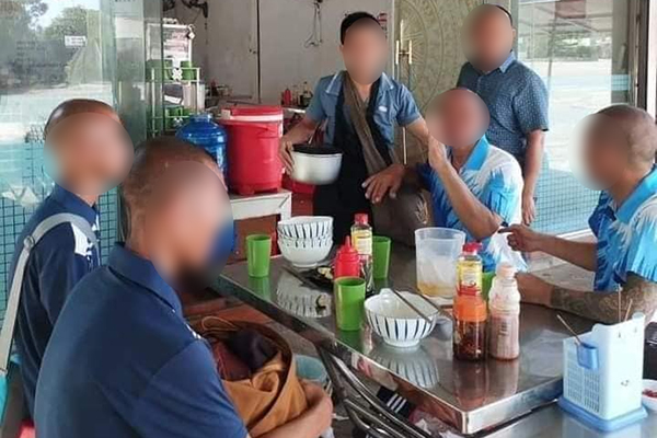 Gió lốc khiến tàu cá chìm ở Hoàng Sa, 4 ngư dân may mắn thoát chết-2