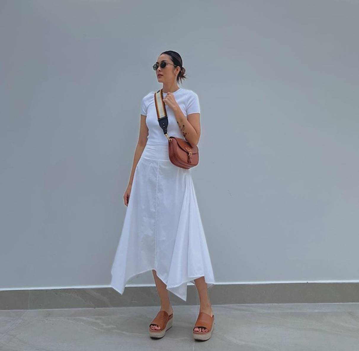 10 set trang phục tối giản ấn tượng nhất của Tăng Thanh Hà-3