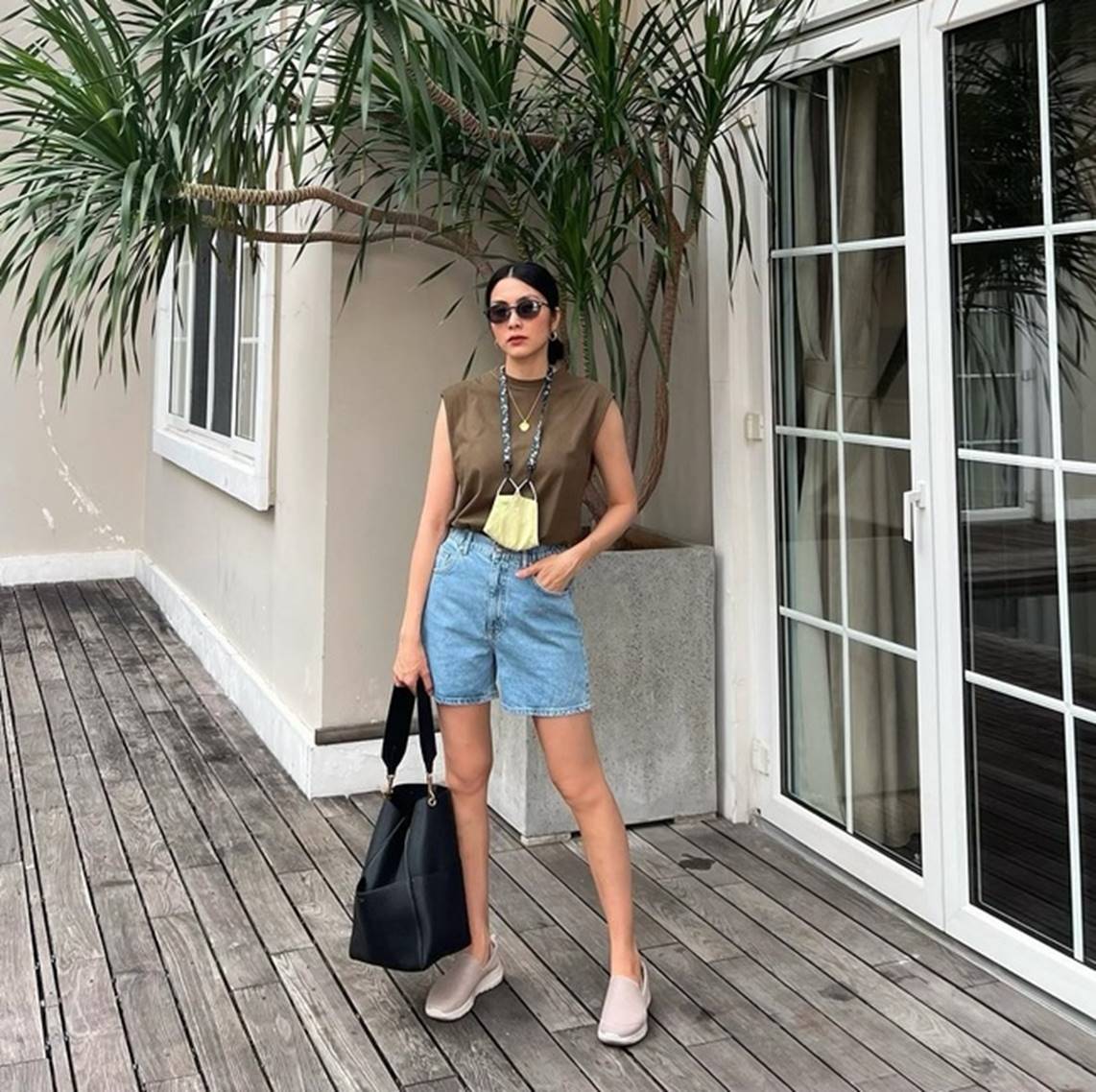 10 set trang phục tối giản ấn tượng nhất của Tăng Thanh Hà-7