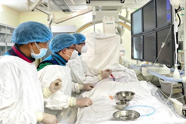 Người đàn ông đột quỵ sau khi giác hơi tại nhà-1