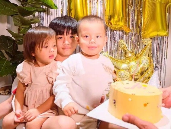 Leon nhà Hồ Ngọc Hà mới 3 tuổi đã chất chơi: Mê siêu xe chục tỷ, biết mặc quần dài để đi tán gái-3