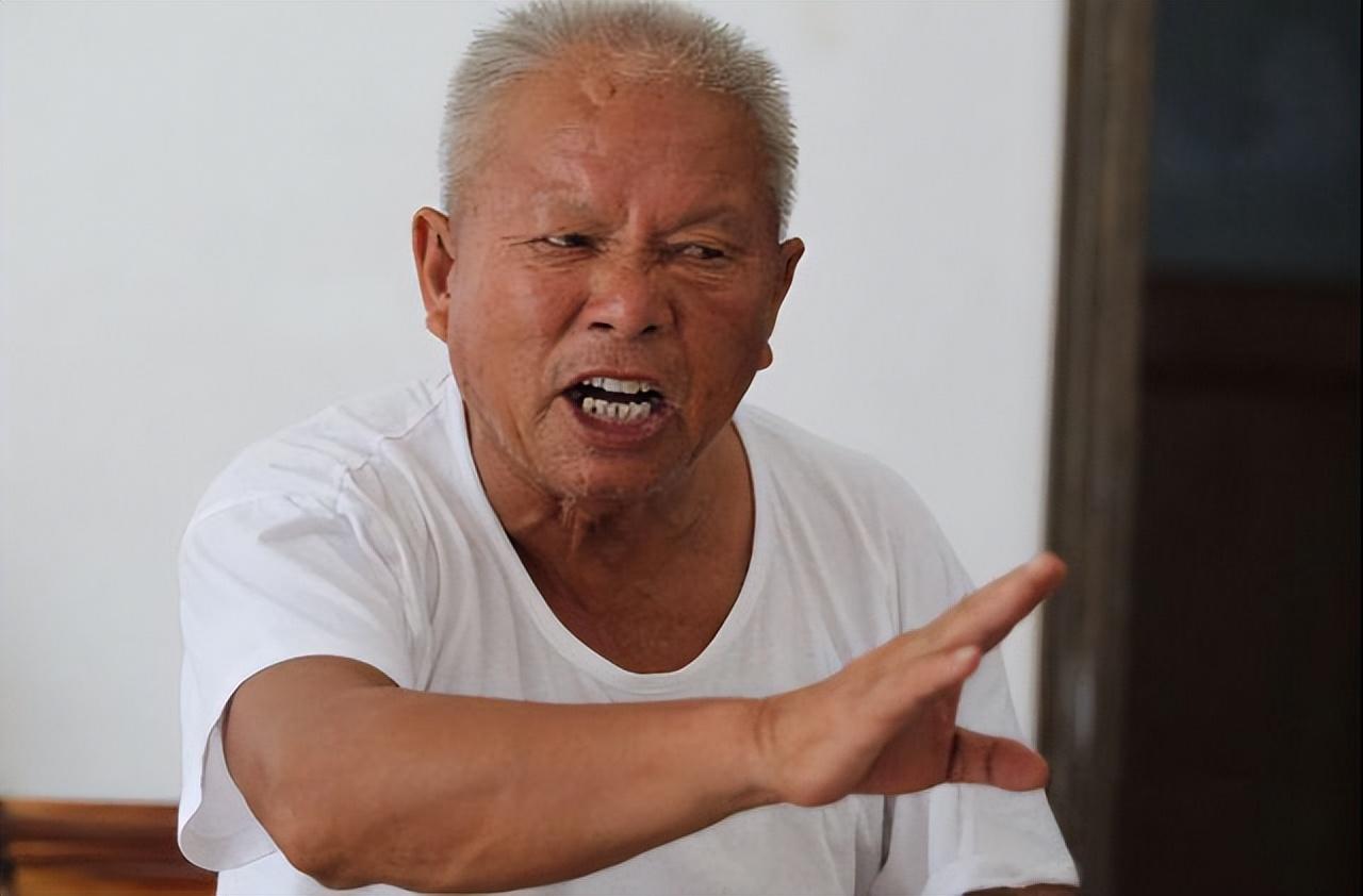 Tôi 68 tuổi, không có lương hưu, nhập viện 2 lần hiểu ra: Con đàn cháu đống’ chưa chắc đã sướng, có khi trở thành nỗi bất hạnh không nói nên lời!-1