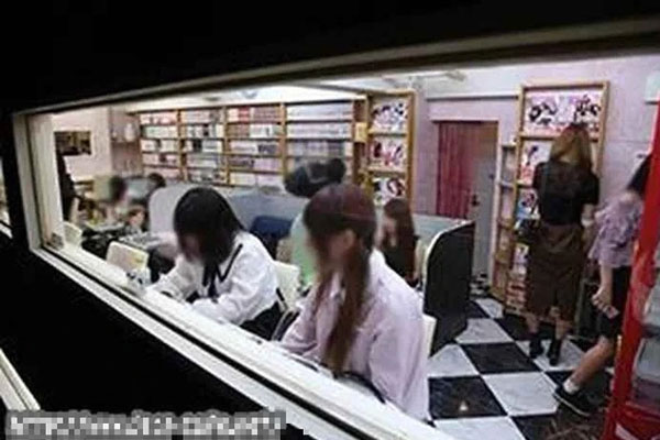 Mô hình mẹ đẻ của quán cà phê hẹn hò ở TP.HCM: Nhiều góc khuất khó ngờ, từng có án mạng-2