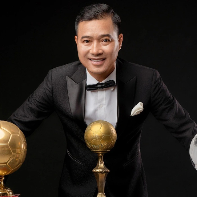 Cuộc sống của danh thủ Hồng Sơn sau giải nghệ: Hạnh phúc bên vợ và 3 con, tuổi 54 gia nhập showbiz?-1