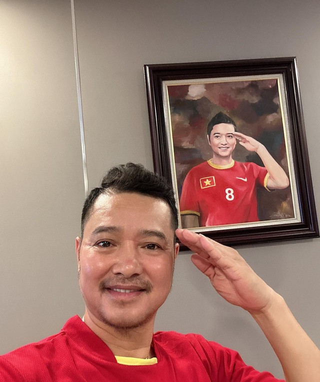 Cuộc sống của danh thủ Hồng Sơn sau giải nghệ: Hạnh phúc bên vợ và 3 con, tuổi 54 gia nhập showbiz?-2