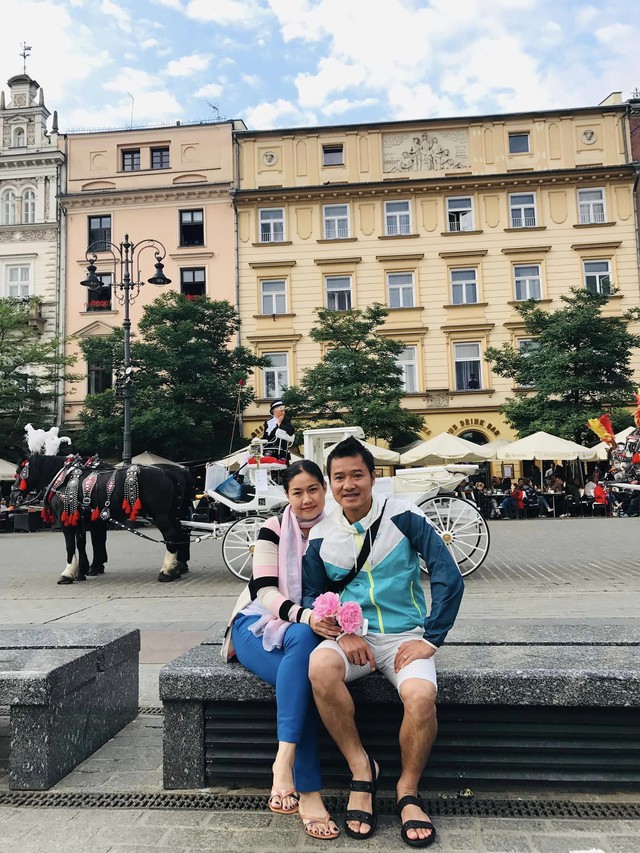 Cuộc sống của danh thủ Hồng Sơn sau giải nghệ: Hạnh phúc bên vợ và 3 con, tuổi 54 gia nhập showbiz?-4