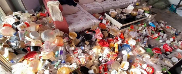 Có 3,5 tỷ đồng tiết kiệm, người đàn ông 35 tuổi sống độc thân giữa bãi rác, quyết không kết hôn-1