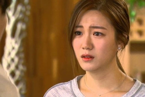 Mẹ chồng cầm sang nhà đưa cho 3 tỷ, con dâu tá hỏa khi biết nguồn gốc số tiền-2
