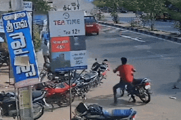 Clip: Xe tải mất kiểm soát đâm trúng nhiều phương tiện trên phố