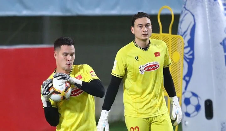 HLV Kim Sang-sik: Rất khó chọn giữa Đặng Văn Lâm và Nguyễn Filip-1