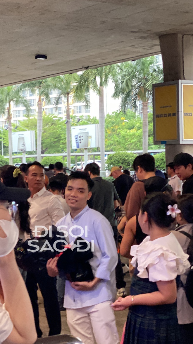 Ý Nhi hạnh phúc ôm bạn trai, Thiên Ân cùng dàn Hậu chào đón-4