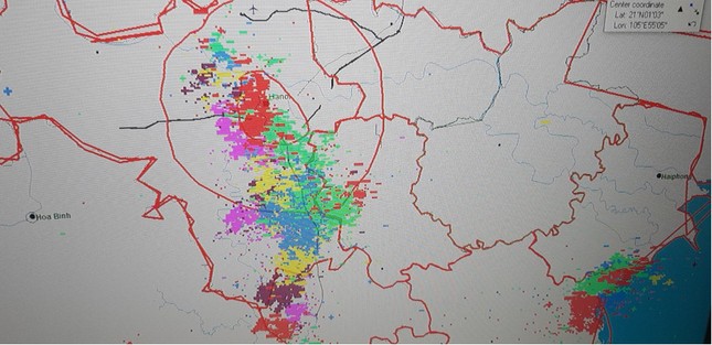 Hà Nội hứng hơn 7.000 lượt sấm sét: Làm thế nào để đếm tia sét?-3