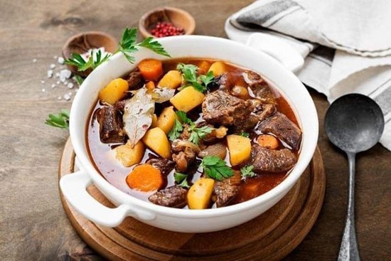 Bí quyết nấu món bò sốt vang mềm ngon chuẩn vị tại nhà