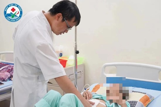 3 mẹ con cùng mắc ung thư đại tràng: Bác sĩ khuyến cáo 2 nhóm đối tượng cần đặc biệt cẩn trọng