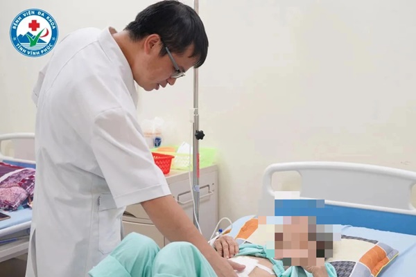 3 mẹ con cùng mắc ung thư đại tràng: Bác sĩ khuyến cáo 2 nhóm đối tượng cần đặc biệt cẩn trọng-1