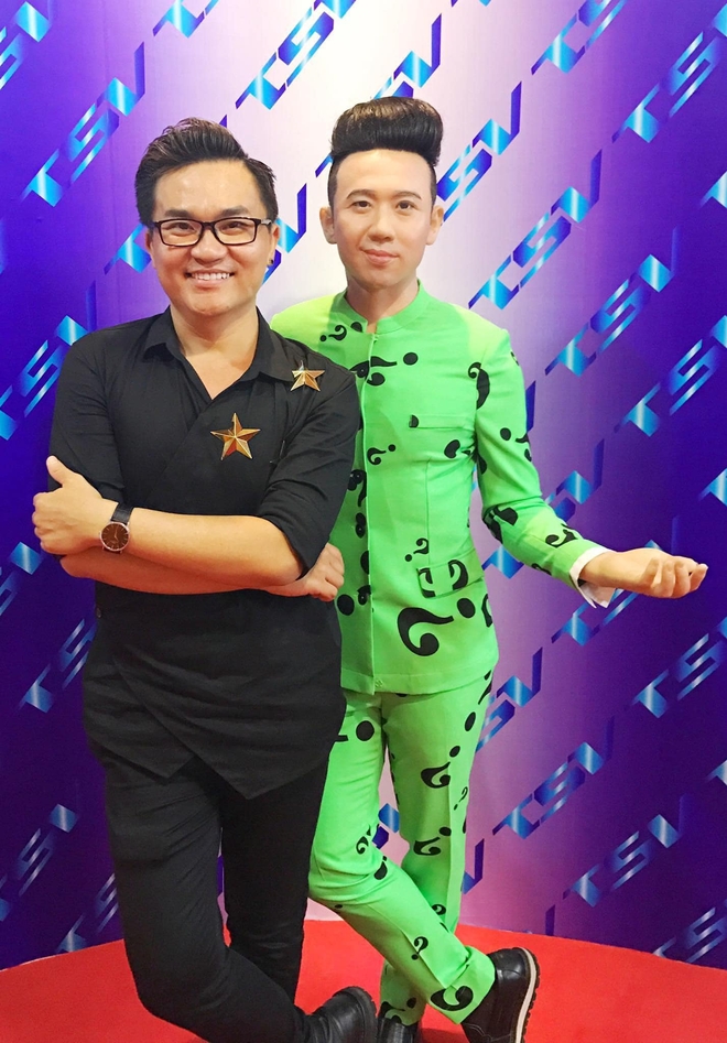 Đại Nghĩa hoang mang trước tượng sáp của mình, netizen bình luận cực hài về tượng của Trấn Thành-11