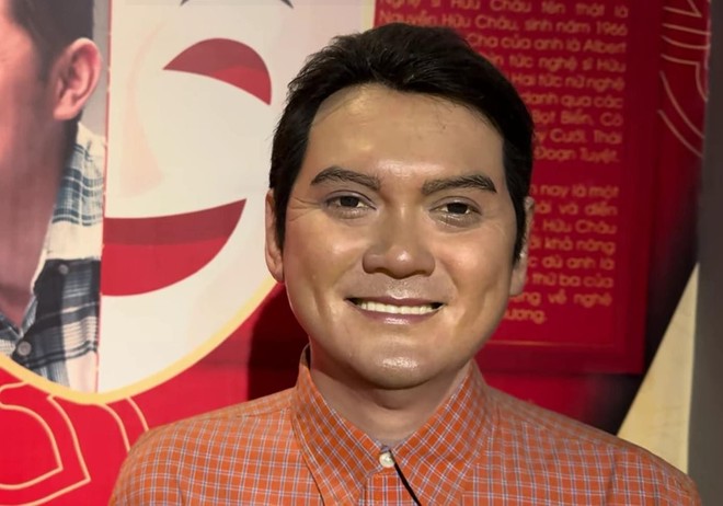 Đại Nghĩa hoang mang trước tượng sáp của mình, netizen bình luận cực hài về tượng của Trấn Thành-3