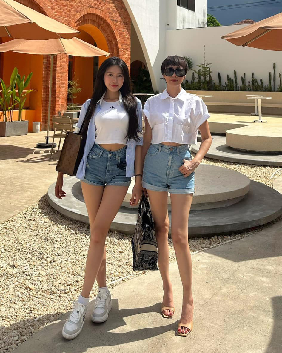 Mẹ vợ Đoàn Văn Hậu gây chú ý khi chăm cháu ngoại-5