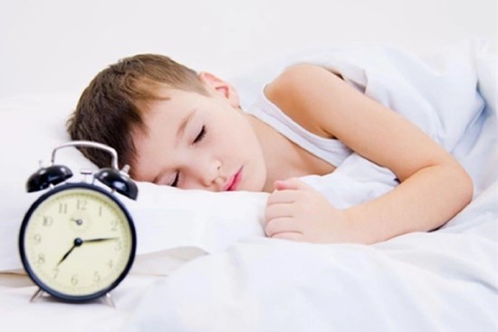 Con nên ngủ lúc mấy giờ để tăng chiều cao tối ưu?